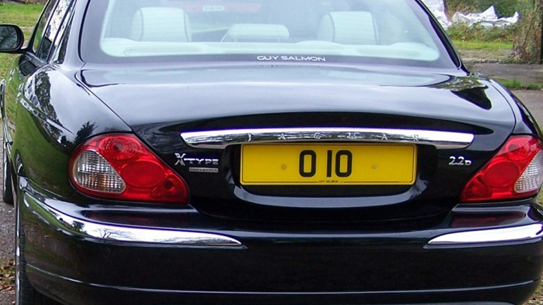 Πινακίδα πουλήθηκε για 128.800 λίρες!